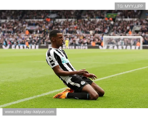 纽卡定位球战术剖析:伊萨克、博特曼双塔威胁制胜