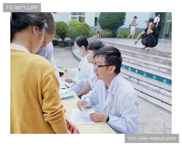 社区活动:国际米兰俱乐部组织球员前往当地社区医院探望病童 社区活动:国际米兰俱乐部组织球员前往当地社区医院探望病童